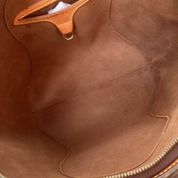 LOUIS VUITTON Ellipse in fabulous pre-loved condition. Authenticated - Picture 6 of 17